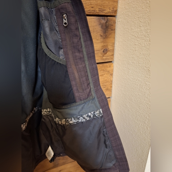 REI womens M rainjacket, plum - Picture 2 of 4